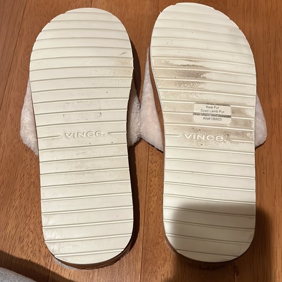 Great Used Condition Vince Slippers - Picture 2 of 3